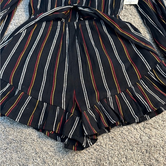 Billabong Play All Day Romper small black jumpsuit shorts long sleeve ruffle - Picture 12 of 13